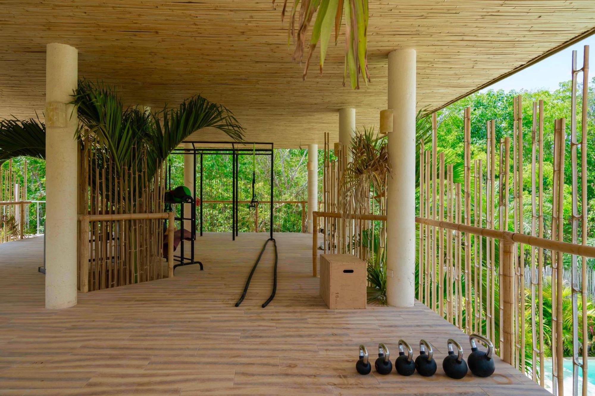 Beautiful Swim-Up Studio With Private Terrace, Pool And Jungle Gym ตูลุม ภายนอก รูปภาพ